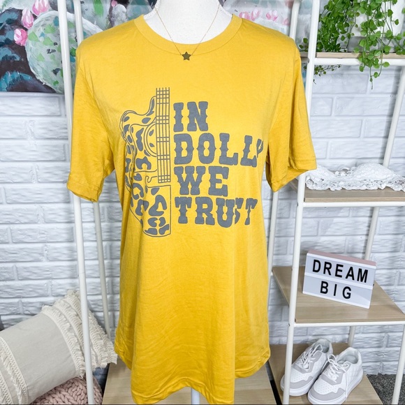 Bella Canvas Tops - Bella Canvas In Dolly We Trust Graphic Tee Size Medium